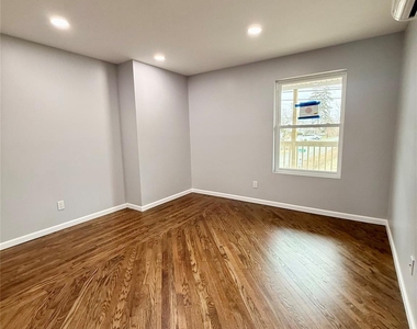 19 Lee Avenue - Photo Thumbnail 13