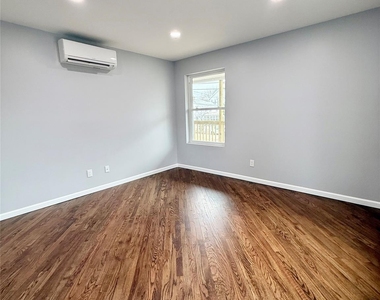 19 Lee Avenue - Photo Thumbnail 10