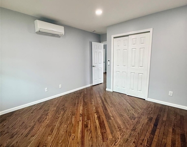 19 Lee Avenue - Photo Thumbnail 12