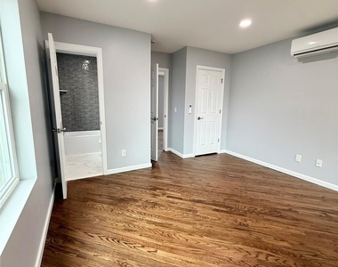 19 Lee Avenue - Photo Thumbnail 8