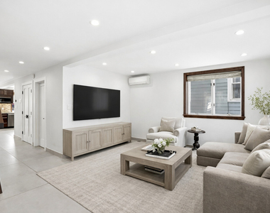 84 Gotham Avenue - Photo Thumbnail 4