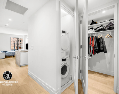 222 E Broadway - Photo Thumbnail 3