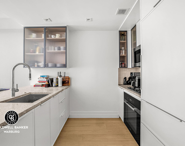 222 E Broadway - Photo Thumbnail 1
