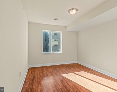 1724 W Master Street - Photo Thumbnail 22