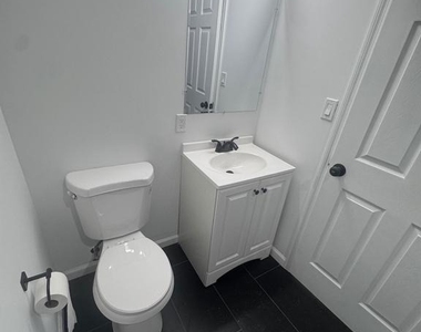 5012 W Stiles Street - Photo Thumbnail 5