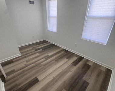 5012 W Stiles Street - Photo Thumbnail 6