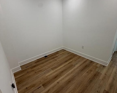 2037 N 9th St - Photo Thumbnail 6