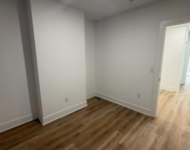 2037 N 9th St - Photo Thumbnail 4