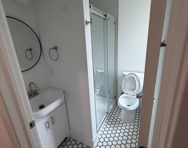 2037 N 9th St - Photo Thumbnail 3