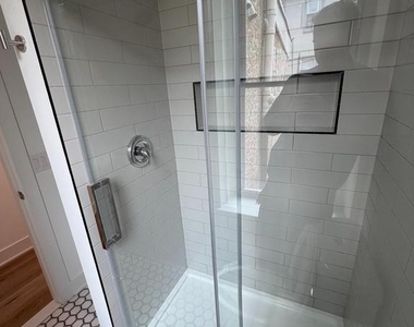 2037 N 9th St - Photo Thumbnail 2