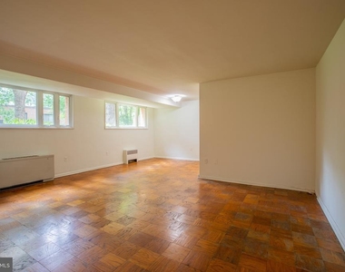 2400 41st Street Nw - Photo Thumbnail 4