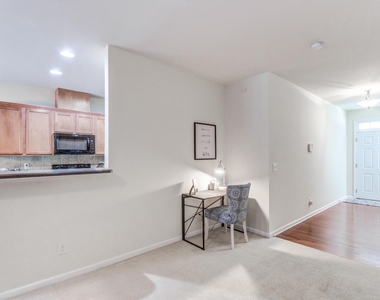 708 Mardonie Reach Lane - Photo Thumbnail 3
