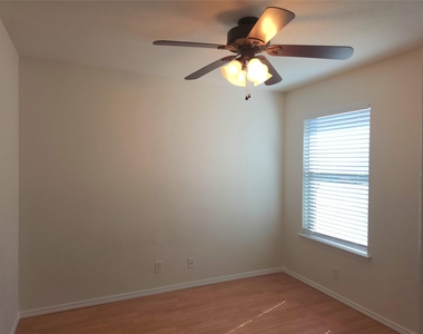 273 Tower Dr - Photo Thumbnail 5