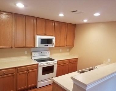 273 Tower Dr - Photo Thumbnail 2