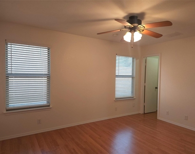 273 Tower Dr - Photo Thumbnail 3