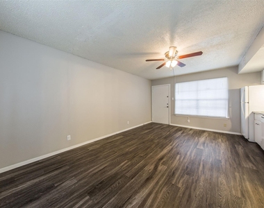 3101 Tom Green St - Photo Thumbnail 2