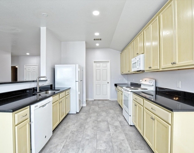 401 Bandara Woods Blvd - Photo Thumbnail 10