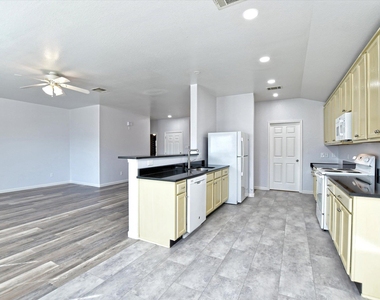 401 Bandara Woods Blvd - Photo Thumbnail 11