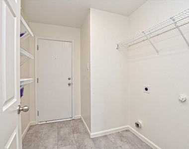 401 Bandara Woods Blvd - Photo Thumbnail 14