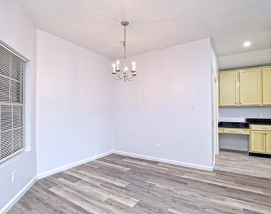 401 Bandara Woods Blvd - Photo Thumbnail 4