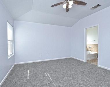 401 Bandara Woods Blvd - Photo Thumbnail 16