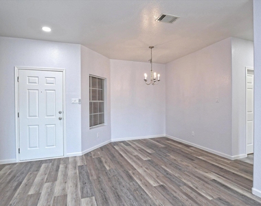401 Bandara Woods Blvd - Photo Thumbnail 3