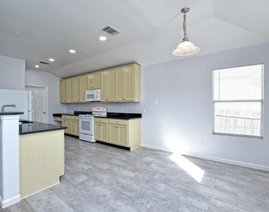 401 Bandara Woods Blvd - Photo Thumbnail 13