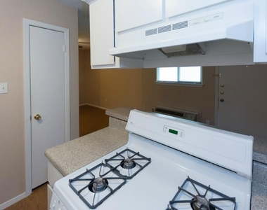 400 W 34th St - Photo Thumbnail 4