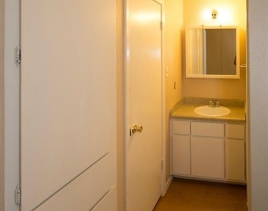400 W 34th St - Photo Thumbnail 7