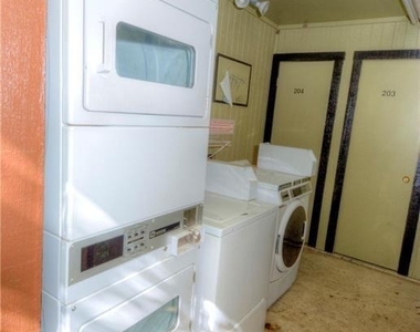 400 W 34th St - Photo Thumbnail 9