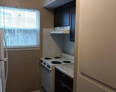 700 Franklin Blvd - Photo Thumbnail 2