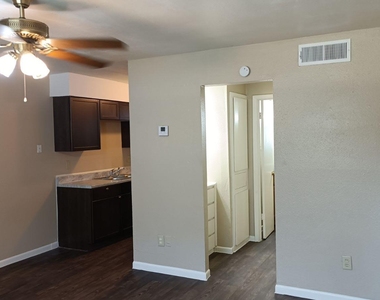 700 Franklin Blvd - Photo Thumbnail 6