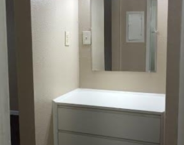 700 Franklin Blvd - Photo Thumbnail 4