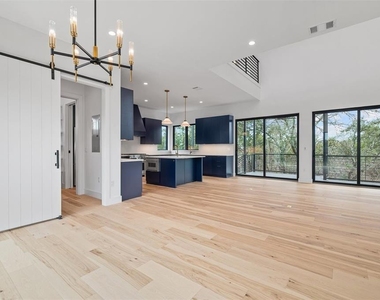 200 N Lake Hills Dr - Photo Thumbnail 3