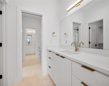 200 N Lake Hills Dr - Photo Thumbnail 30