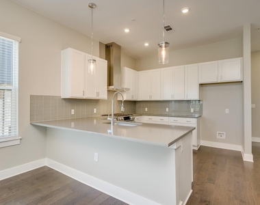 4325 Jackson Ave - Photo Thumbnail 8