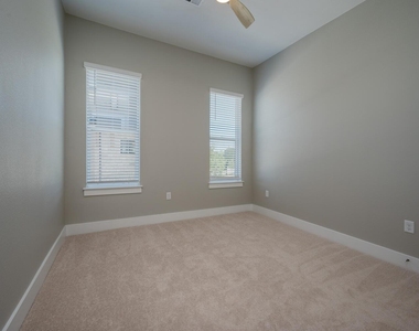 4325 Jackson Ave - Photo Thumbnail 21