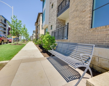 4325 Jackson Ave - Photo Thumbnail 3