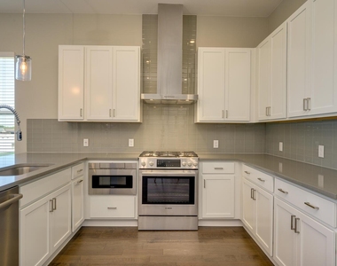 4325 Jackson Ave - Photo Thumbnail 6