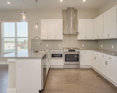 4325 Jackson Ave - Photo Thumbnail 5