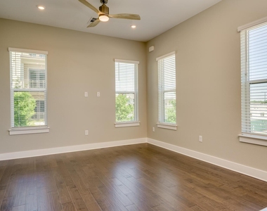 4325 Jackson Ave - Photo Thumbnail 10