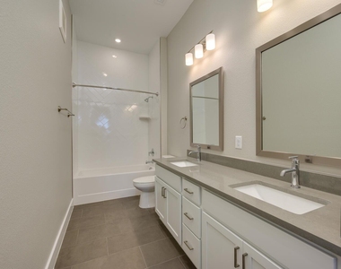 4325 Jackson Ave - Photo Thumbnail 17