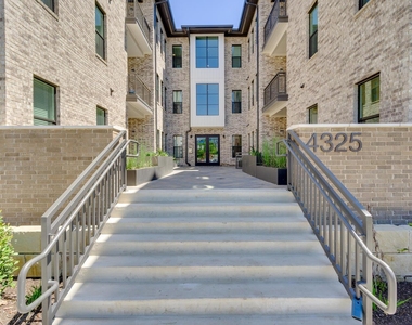 4325 Jackson Ave - Photo Thumbnail 1