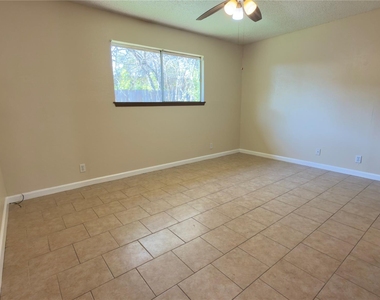 10708 Lanshire Dr - Photo Thumbnail 9