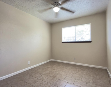 10708 Lanshire Dr - Photo Thumbnail 3