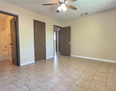 10708 Lanshire Dr - Photo Thumbnail 10