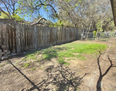 10708 Lanshire Dr - Photo Thumbnail 13