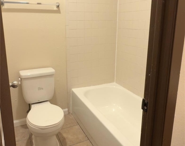 10708 Lanshire Dr - Photo Thumbnail 8