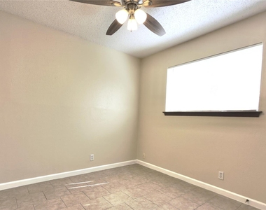 10708 Lanshire Dr - Photo Thumbnail 6
