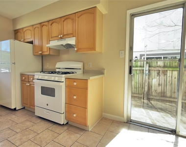 10708 Lanshire Dr - Photo Thumbnail 2